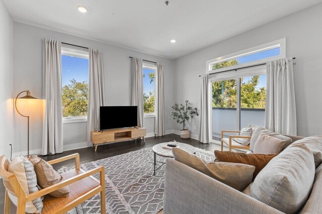 Building Photo - 1224 2nd Ave S