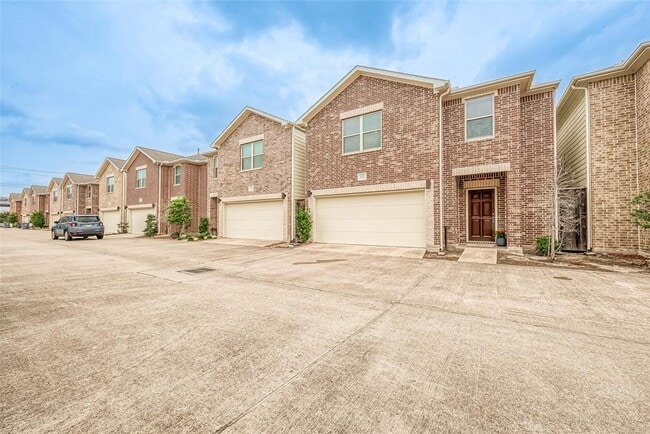 Primary Photo - 3722 Main Poplar Dr
