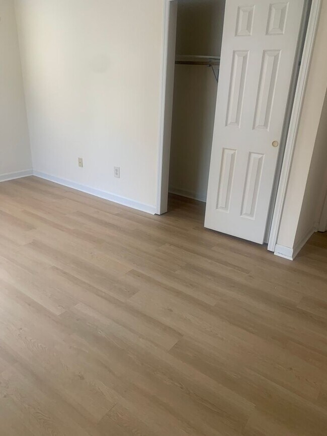 Building Photo - NORTH HILLS CHARMER--2 STORY--DOWNSTAIRS BEDROOM/OFFICE--FORMAL AREAS-LAUNDRY/MUD AREA-CARPORT