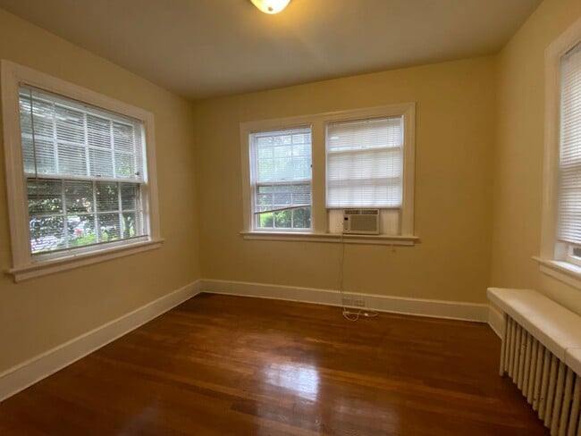 Building Photo - 4304 Bromley Ln