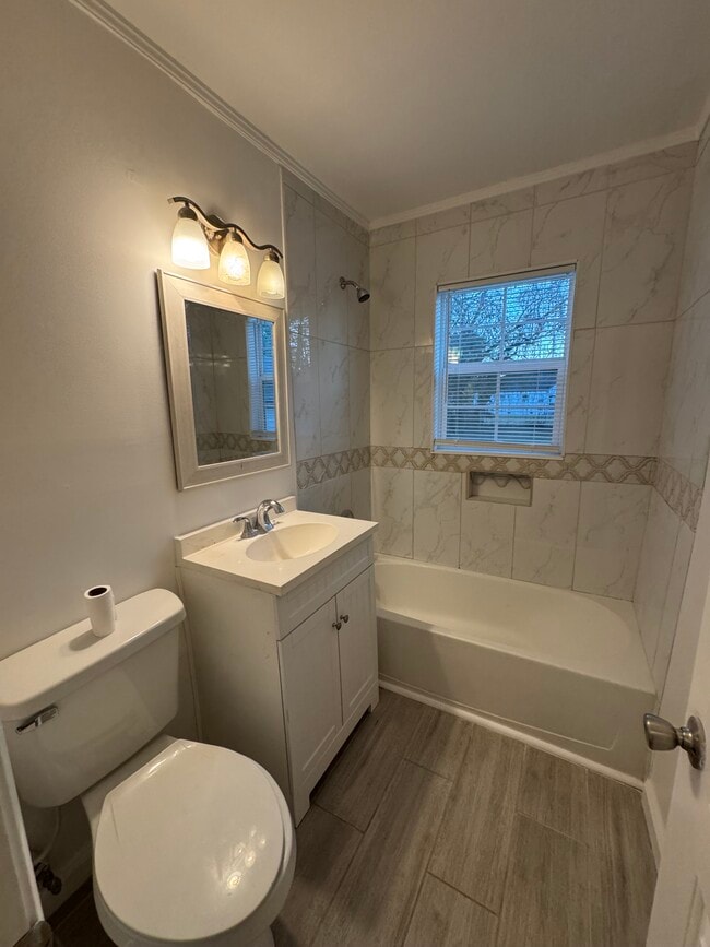 Building Photo - 515 Chapel St