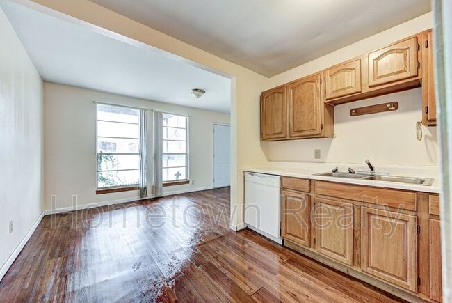 Building Photo - 2200 N St Luke Ave