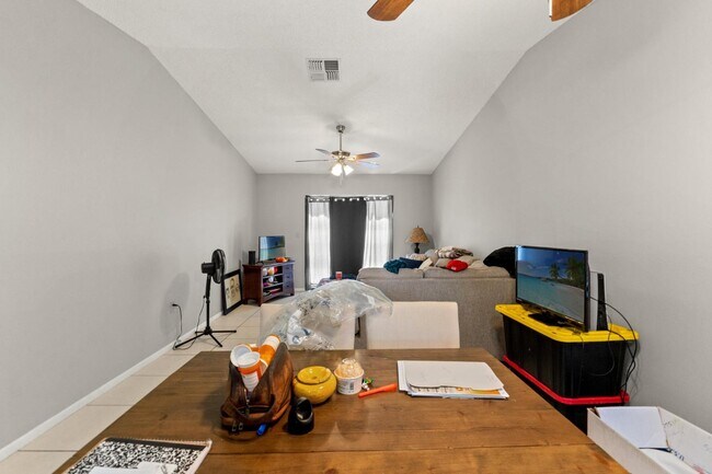 Building Photo - 7124 Barclay Ave