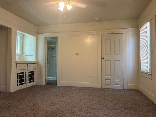 Building Photo - Affordable 1 bedroom 1 bathroom home on Marks and McKinley.