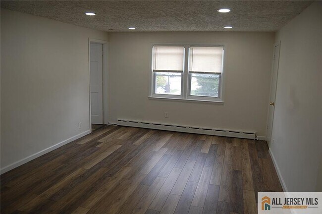 Building Photo - 57 Avenel St