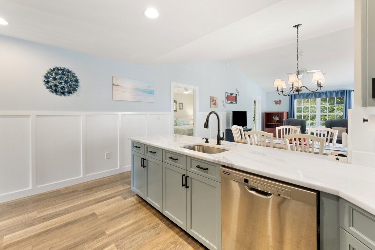 Building Photo - 719 Blue Stem Dr