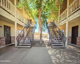 Building Photo - 834 N Cherry