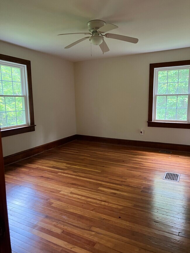 Building Photo - 337 Laurel Mills Rd