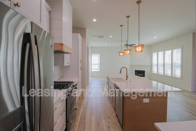 Building Photo - 3633 Happyland Blvd