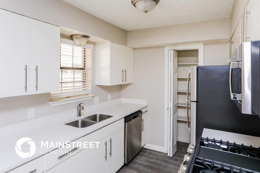 Building Photo - 10405 Kinslow Dr