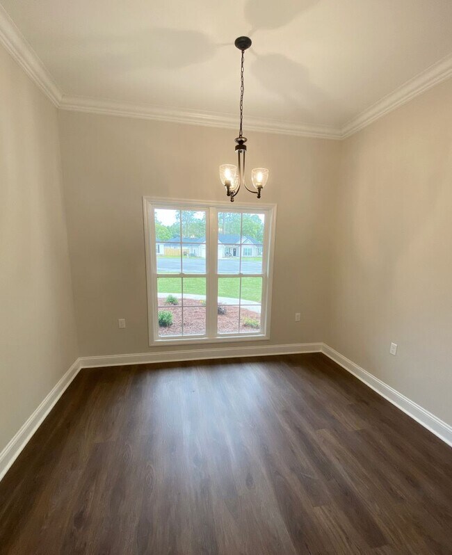 Building Photo - 4 bedrooms, 2 baths in Hahira/North Lowndes County. Fenced in Backyard! LVP THROUGHOUT!
