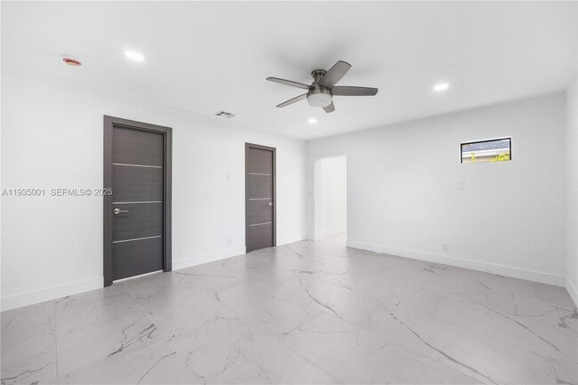 Building Photo - 218 SE 2nd St