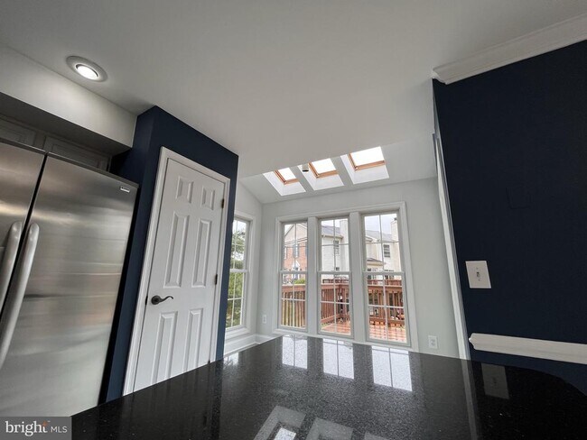 Building Photo - 3762 Farmland Dr