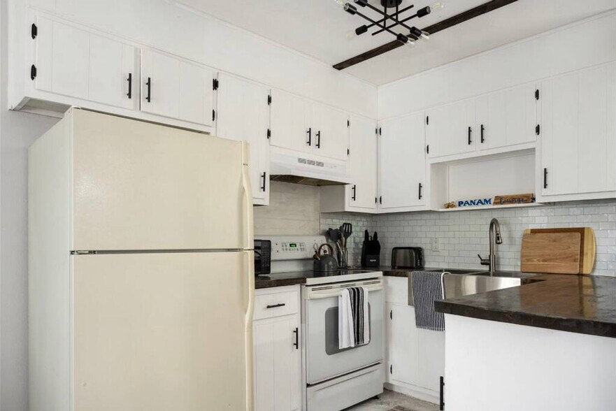 Building Photo - 2001 N 61st Ave