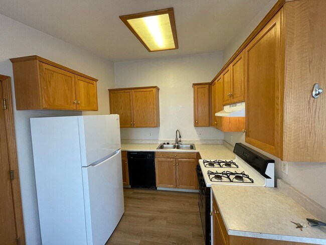 Building Photo - 1399 Chickadee Ct