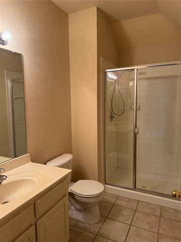 Building Photo - 4000 Kenwood Dr