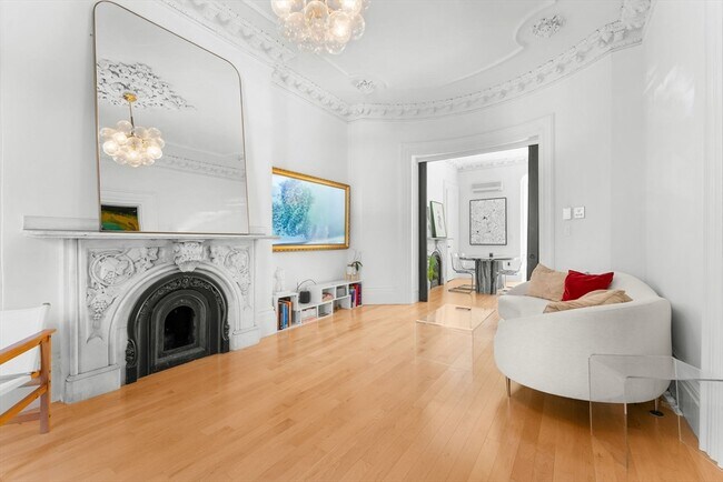 Building Photo - 18 Concord Square