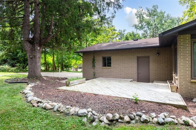 Building Photo - 7580 Thornwood St