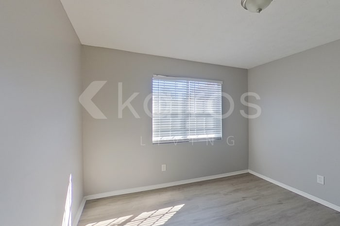 Building Photo - 3160 Creekwood Dr