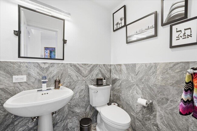 Building Photo - 109 Shearwater Ct E