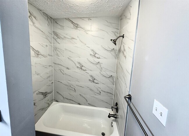 Building Photo - 11827 Moss Branch Rd