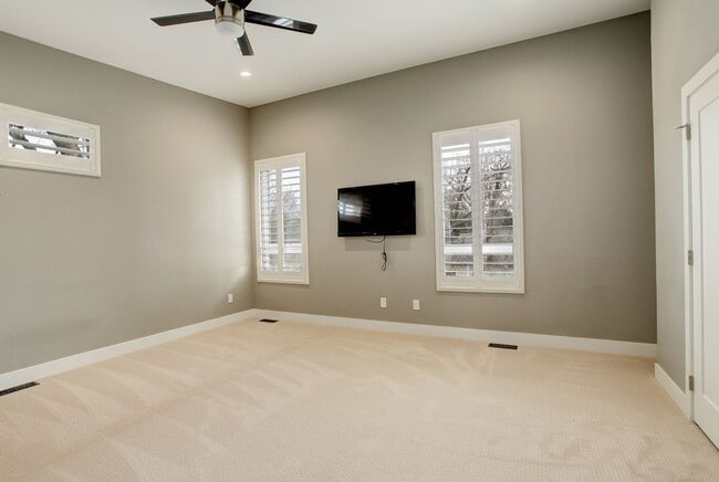 Building Photo - 4 Bedroom 3 Bath With Tons of Character Ne...