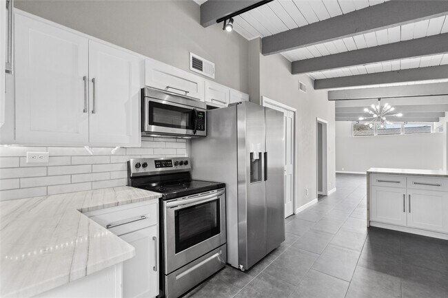 Building Photo - 5001 Nina Lee Ln