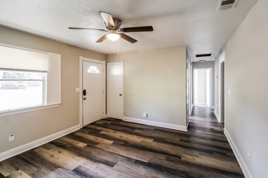 Building Photo - 847 Mcpherson Dr