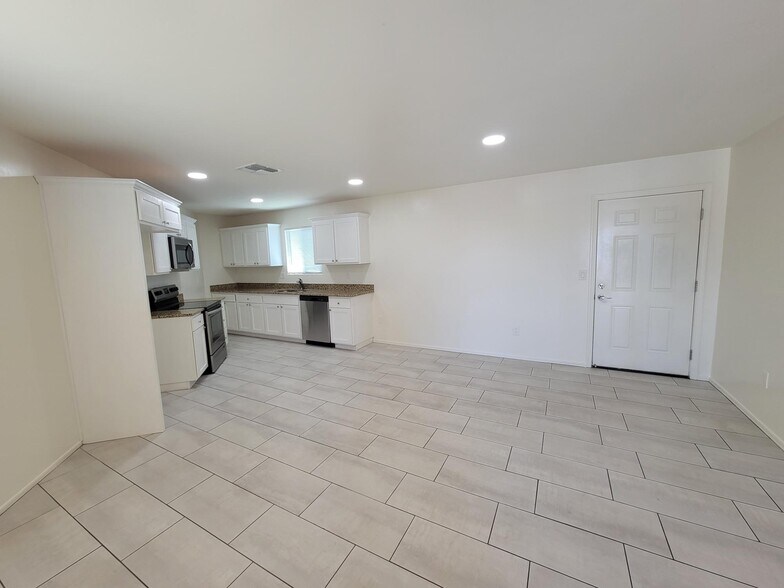KITCHEN & DINING AREA - 5915 S Calle Sueno Hermosa