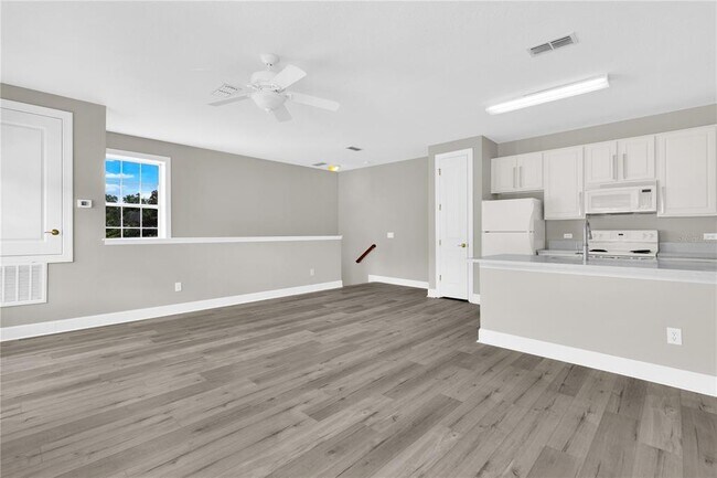 Building Photo - 1222 Roycroft Ave