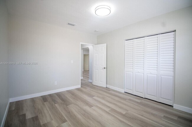 Building Photo - 5860 SW 9th St