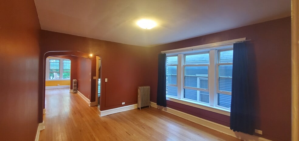 Dining Room - 6442 N Glenwood Ave