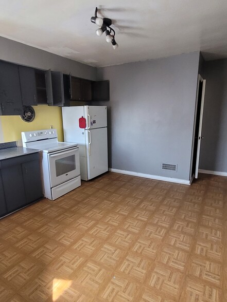kitchen - 1021 Huron Ave