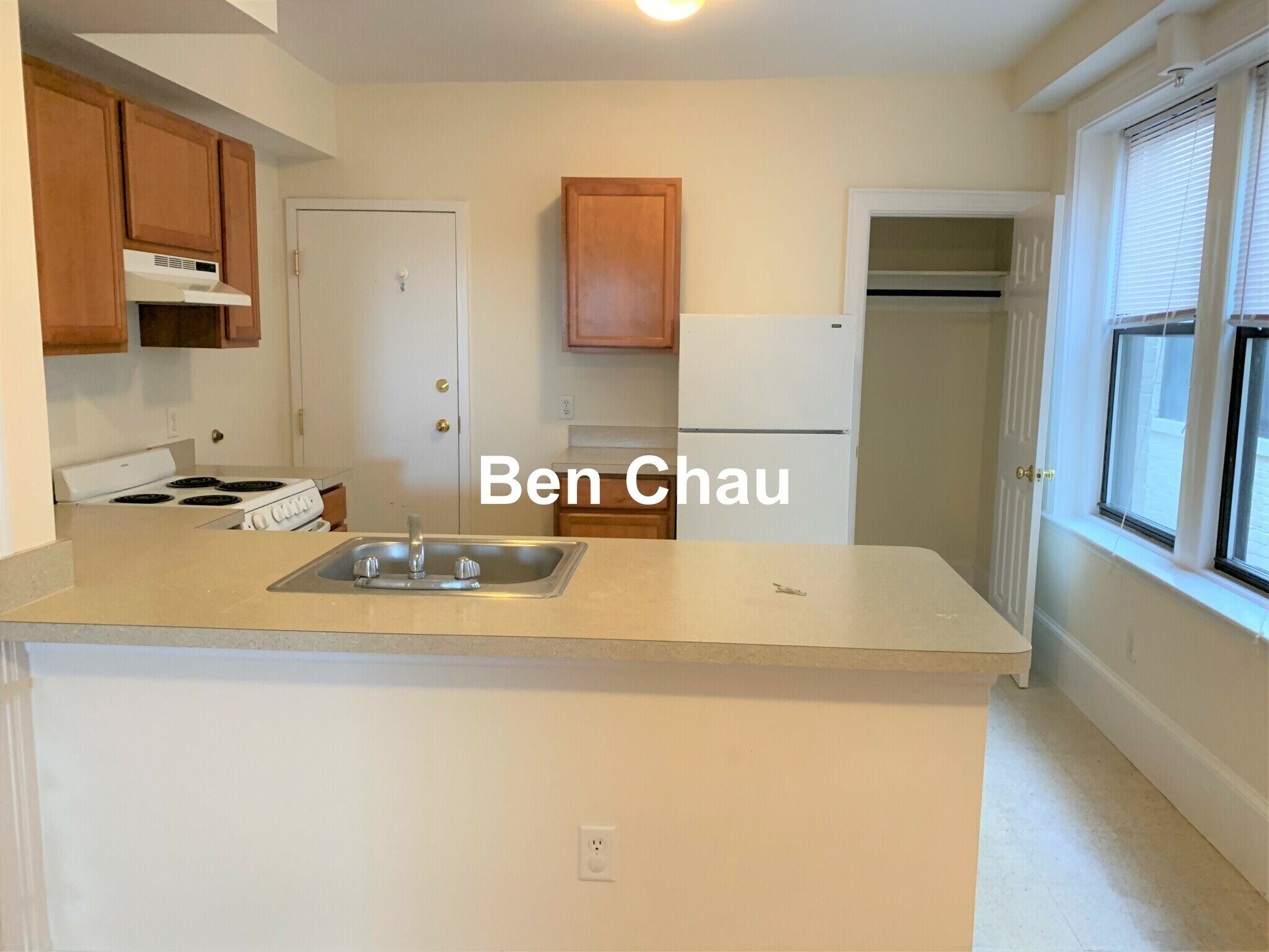 Building Photo - 881 Massachusetts Ave