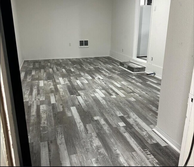 Building Photo - Charming 2 beds 1 bath 1 garage | $1500