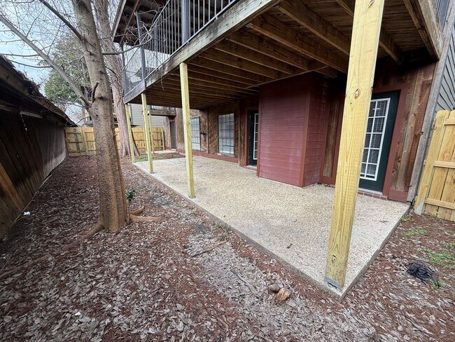 Building Photo - 3BD 2BA FLAT APARTMENT DOWNSTAIRS