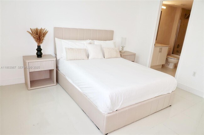 Building Photo - 1861 NW S River Dr