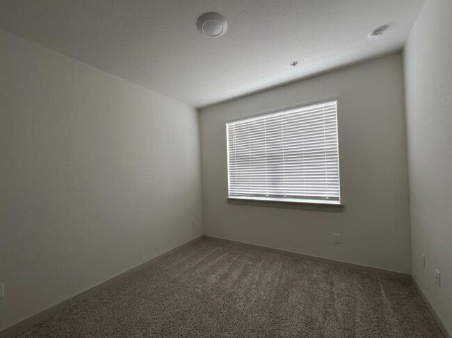 Building Photo - 3001 Egan Dr