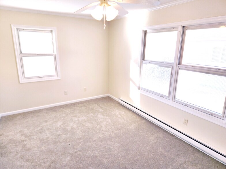 Building Photo - 12422 Kent Rd