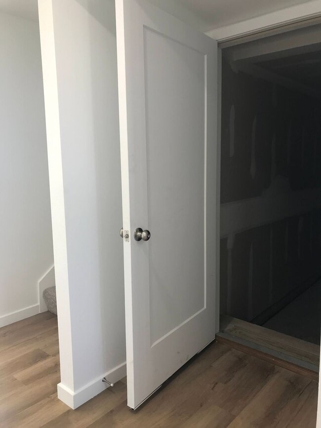 Building Photo - Executive Rental -  4 Bedroom 3 Baths