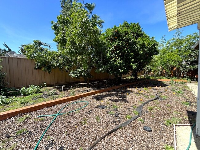 Building Photo - Beautiful 4 bedroom, 3 bathroom two-story home for rent in the highly desirable Mission San Jose ...