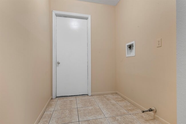 Building Photo - 10954 Pigeonwood Dr