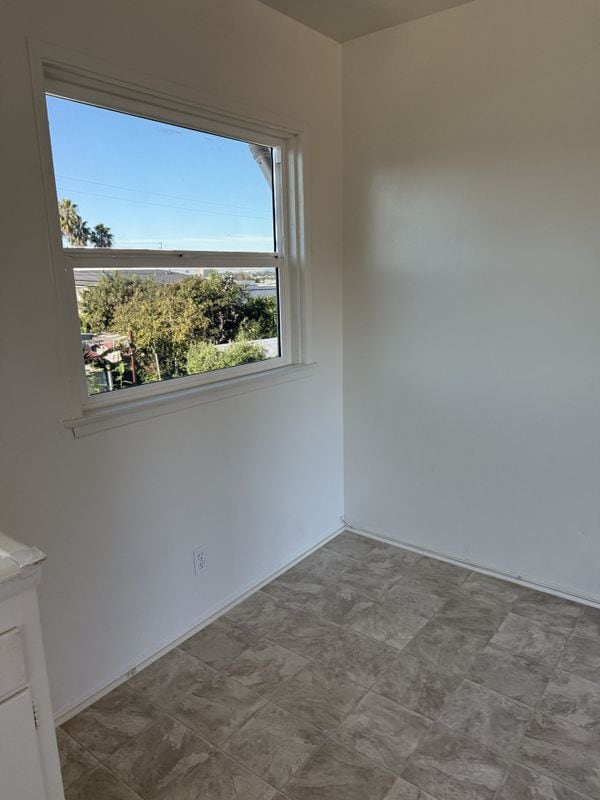 Building Photo - 2029 Delaware Ave