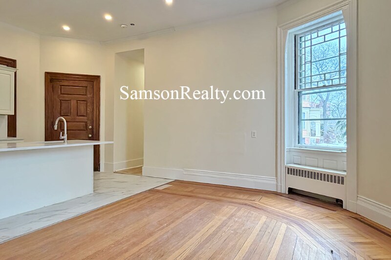 Building Photo - 314 Angell St