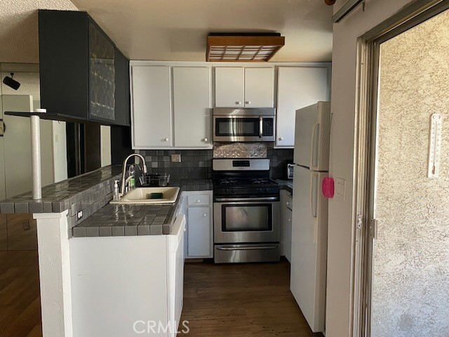 Building Photo - 18530 Hatteras St