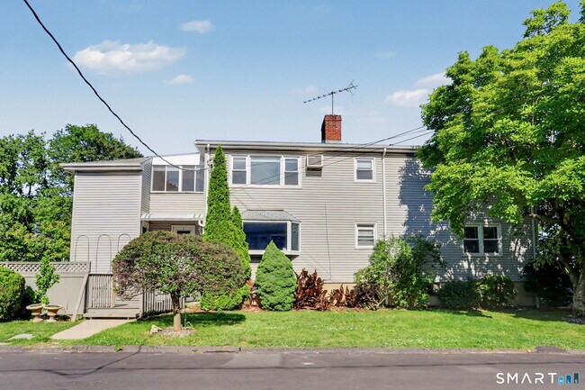Building Photo - 92 Burwood Ave