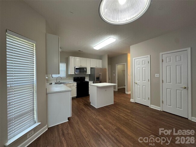 Building Photo - 5650 Berry Ridge Dr