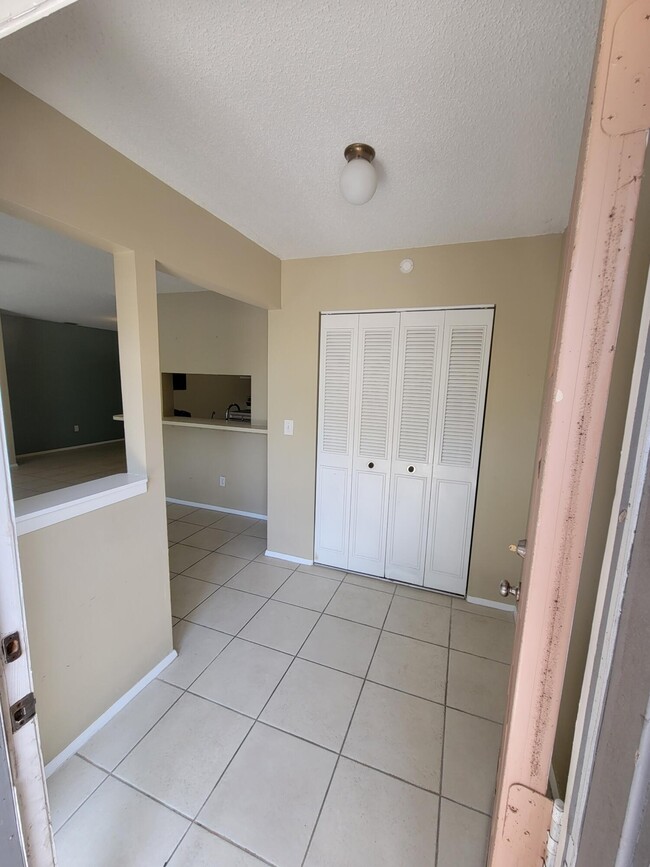 Building Photo - 3904 NW Cinnamon Tree Cir