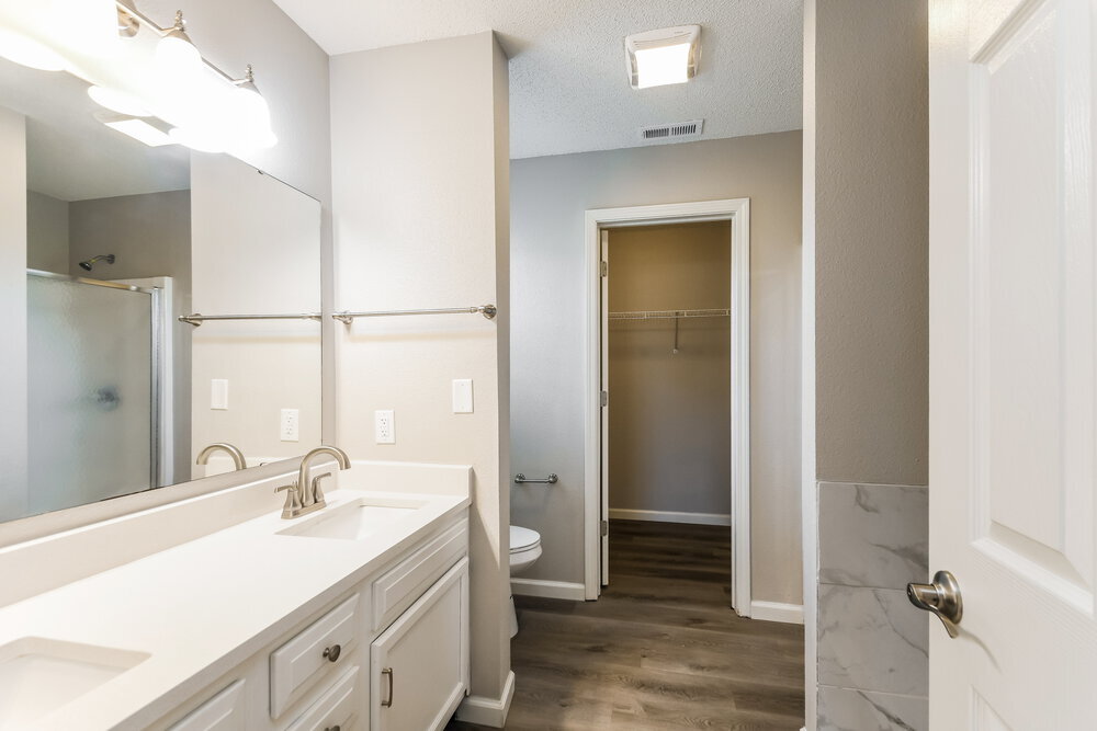 Building Photo - 10343 Kensil St