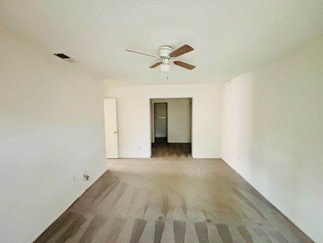 Building Photo - 3220 Ave S-2